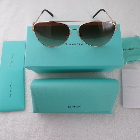 Tiffany & Co. Mother of Pearl Pilot Shades, Gradient Pearlescent T Logo TF3080 main image 14